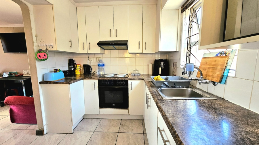 2 Bedroom Property for Sale in Strandfontein Village Western Cape